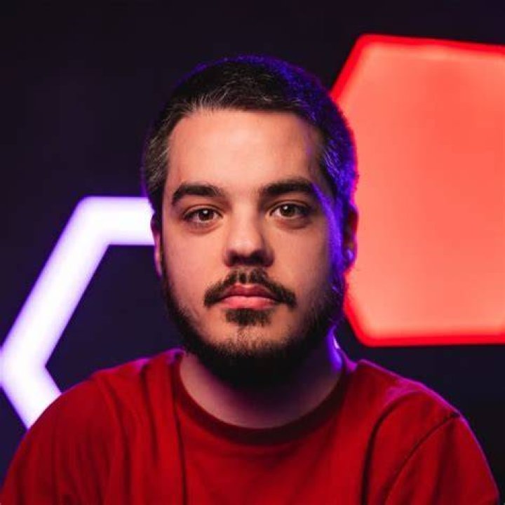 86hands (Gamer) Age, Net Worth, Girlfriend, Parents, Wiki, Nationality