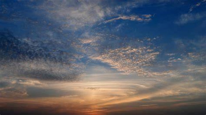 FileSky cloudy.JPG Wikimedia Commons