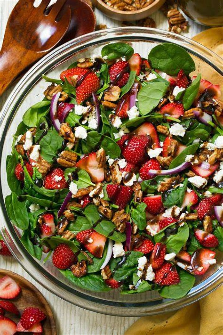 STRAWBERRY SPINACH SALAD + balsamic dressing!!! WonkyWonderful