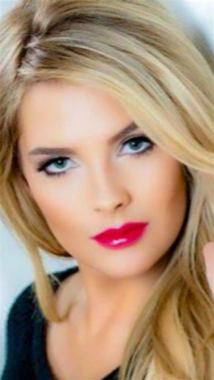 Virginia Pretty blonde Fairfax County middle school teacher arrested