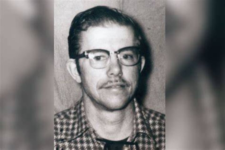 Who Was Serial Killer Robert Hansen's Wife, Darla? Internewscast Journal